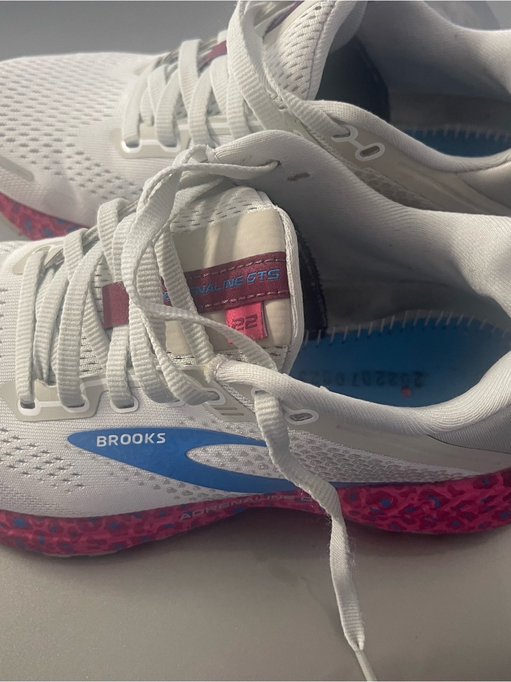 Brooks Adrenaline GTS 22 Women’s White Running Shoes with Pink and Blue Accents - Picture 4 of 11